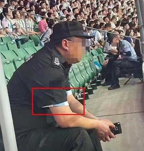 工体保安穿阿根廷球衣 网友:难怪他们追不上入场球迷!