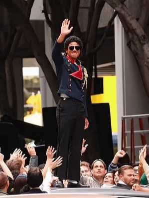 传记片《迈克尔》新片场照:侄子还原名场面