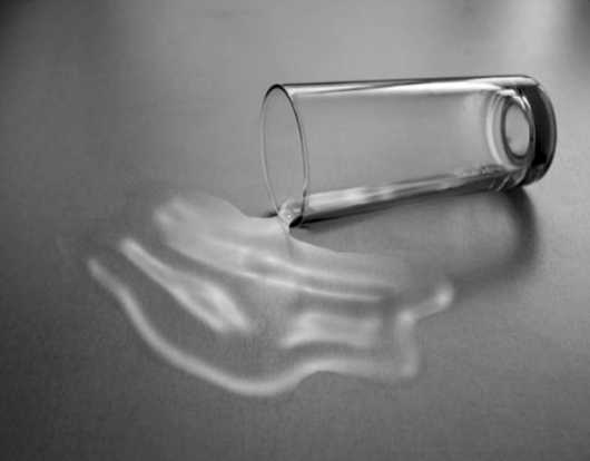 使用photoshop制作杯子中液体流出效果